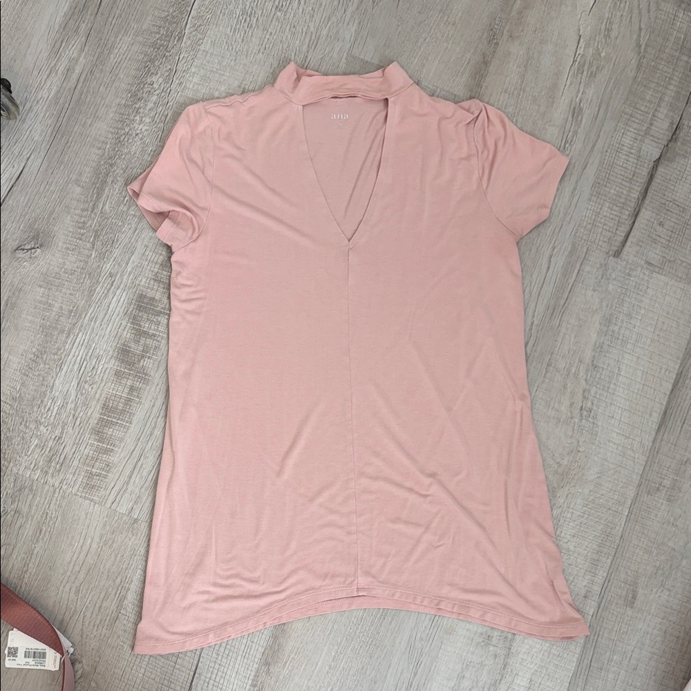 a.n.a Pink Mock Neck V‑Cut Short Sleeve Top